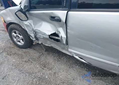 2004 Ford Explorer Xlt из США, поврежденный, VIN 1FMZU63W74UB87536